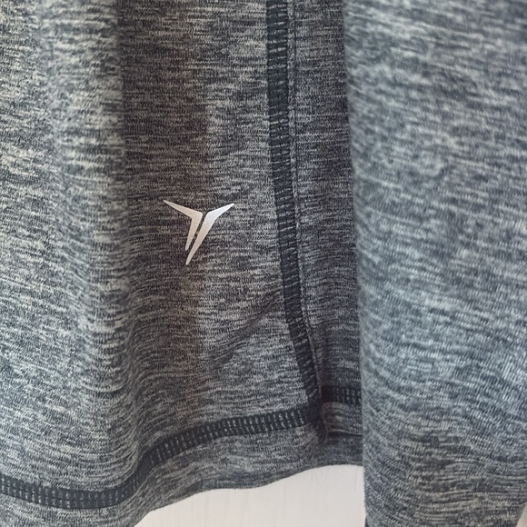 Old Navy Grey & Black Long Sleeve Acrivewear Top – Size XL | Workout Gear - Picture 2 of 5